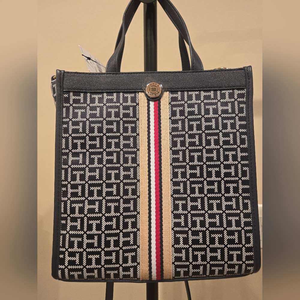 ✨️Black and White Geometric Tote Bag
